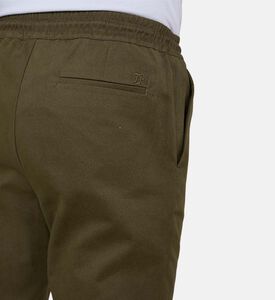 بنطال بخصر مطاطي وأرجل مستقيمة