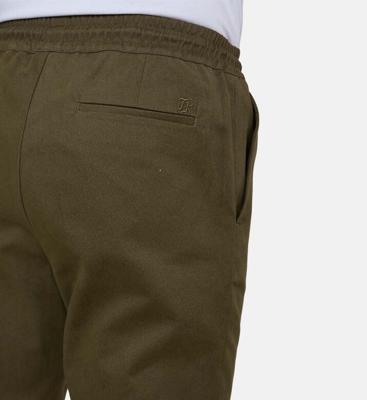 بنطال بخصر مطاطي وأرجل مستقيمة