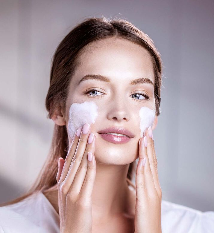 كريم تنظيف رغوي للتفتيح