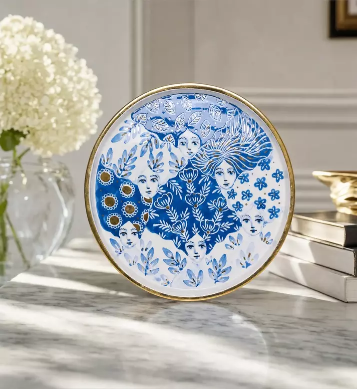 Noorena Story Edition Decorative Round Tray, Model View