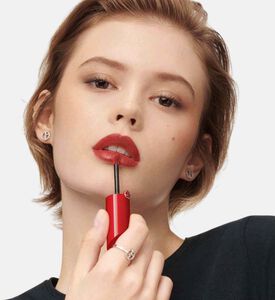 أحمر شفاه ليب مايسترو ساتان يدوم طويلًا