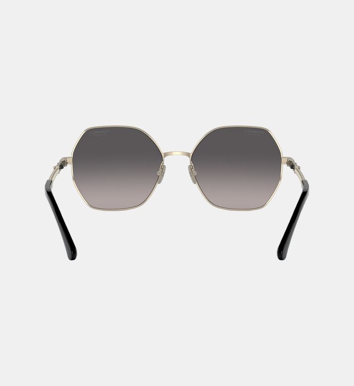 نظارات شمسية بلون داكن متدرج