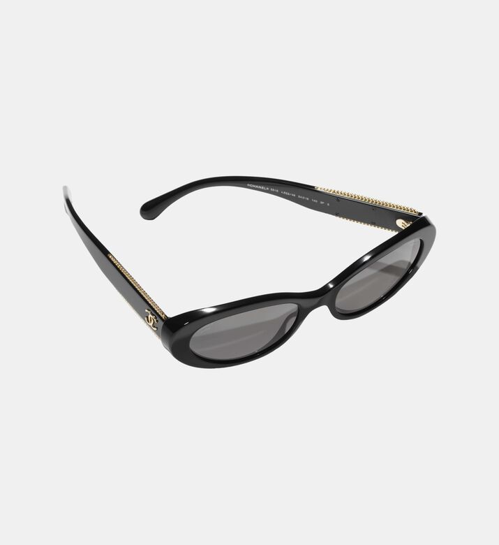 نظارات شمسية مزينة بسلسلة بنمط كات آي