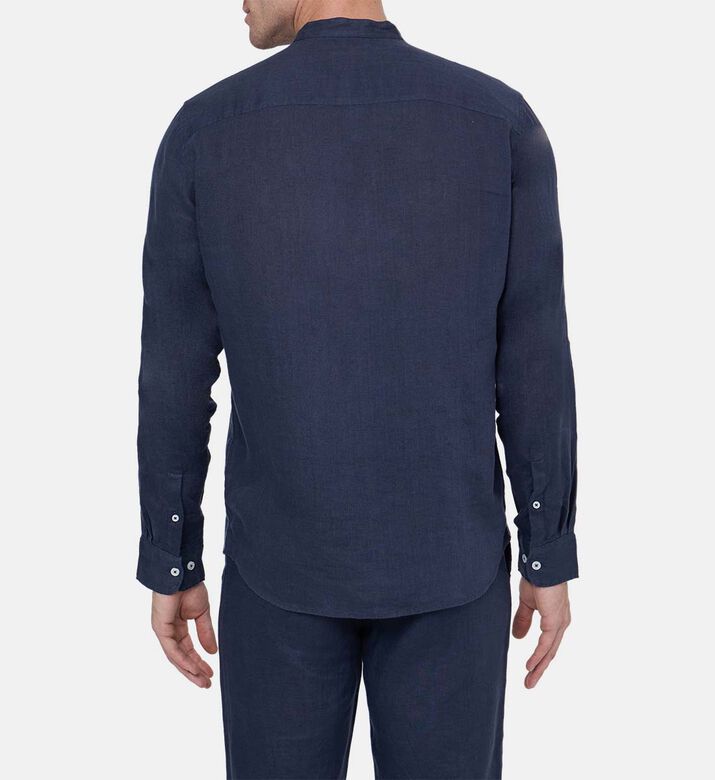 قميص كتان بياقة عالية بصف أزرار