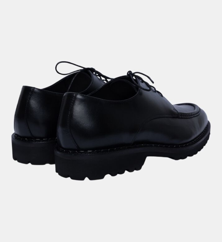 ديربي جلد الرأس على شكل لوز