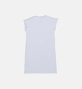 فستان قصير الأكمام مطرز بأزهار