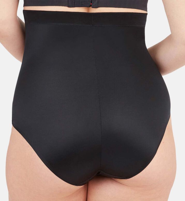 يناسب ملابسك الداخلية الفاخرة عالية الخصر