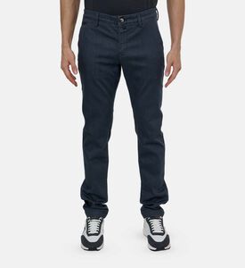 بنطال مستقيم بجيوب جانبية وإغلاق بزر وسحاب