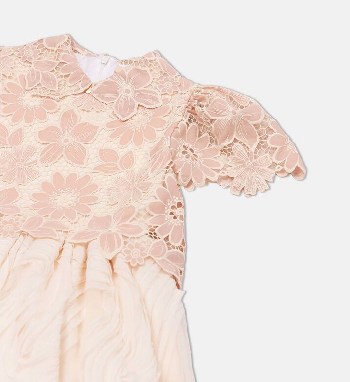 فستان مطرز بأزهار بأكمام قصيرة