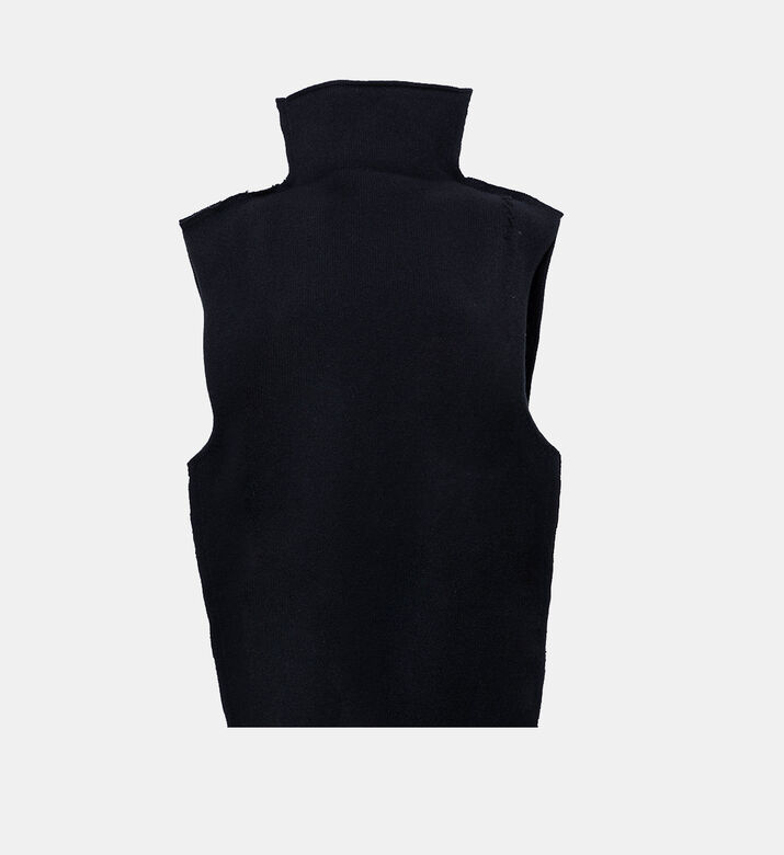 بلوزة بدون أكمام بياقة عالية