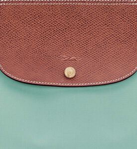 حقيبة غير رسمية بمقبض علوي