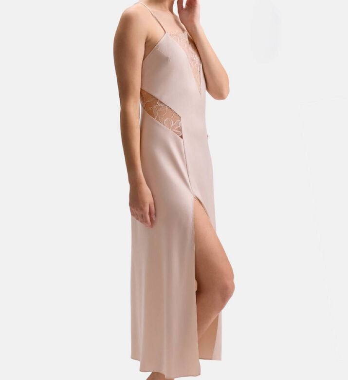 Rya Gown Sincerity, Model View