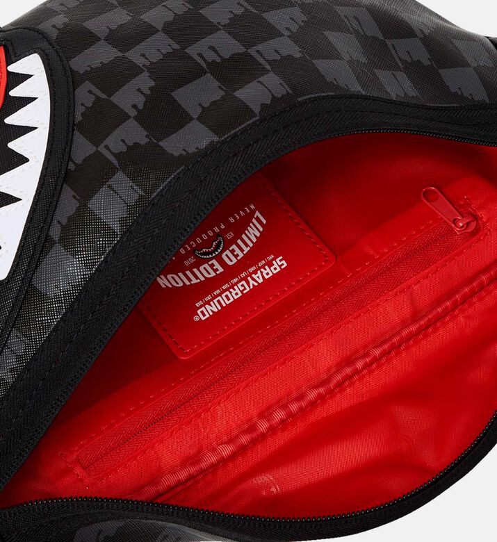 حقيبة كروس بودي دريب بنقشة مربعات بفم قرش