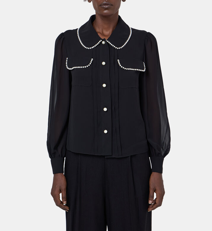 بلوزة بأكمام شفافة مطرزة بلؤلؤ