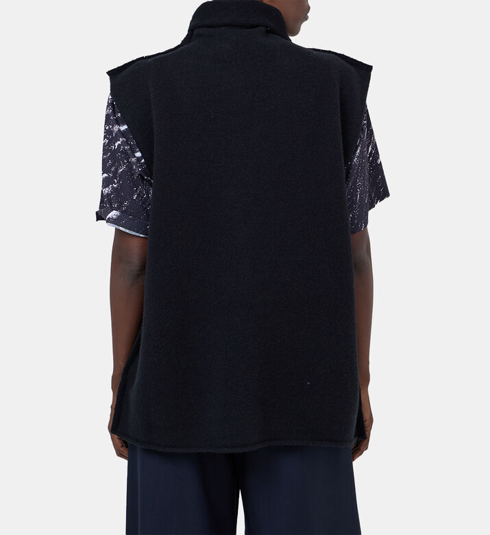 بلوزة بدون أكمام بياقة عالية