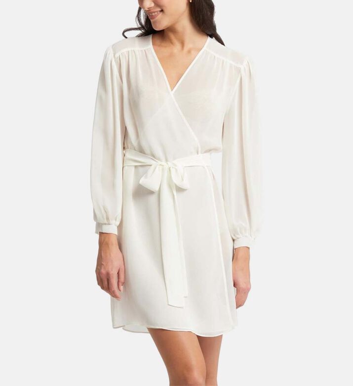 فستان قصير بطيّات بدون أكمام