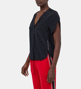 بلوزة حريرية بنقشة متموجة