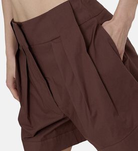 شورت بطيات عالي الخصر