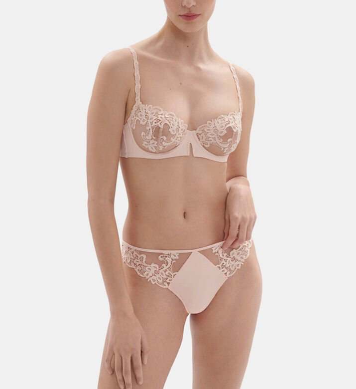 ثونغ ساغا بلون وردي خجول