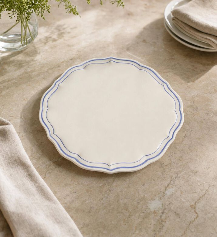Gien Filet Bleu Cake Platter, Model View
