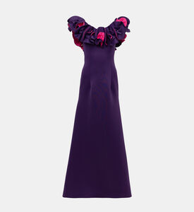 فستان طويل مكشوف الأكتاف مزين بأزهار