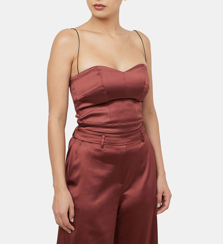 تمتد دوقة الساتان بوستير