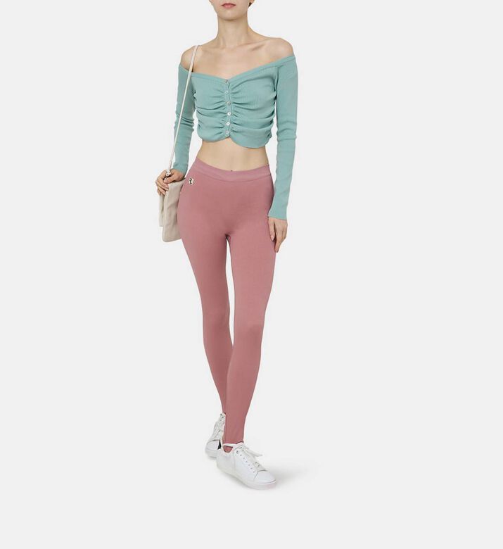 بلوزة بأكمام طويلة مكشوفة الأكتاف