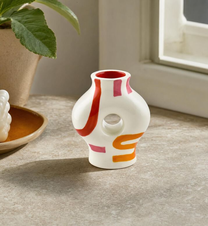 Que Rico Ceramic Central Cut-out Candle Holder, Model View