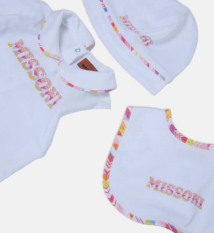 طقم هدايا بشعار مطرز للأطفال