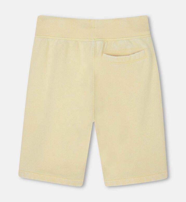 شورت بشعار ثلاثي الأبعاد مطرز شورت بشعار ثلاثي الأبعاد مطرز