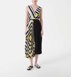 فستان بطيات بطبعات هندسية