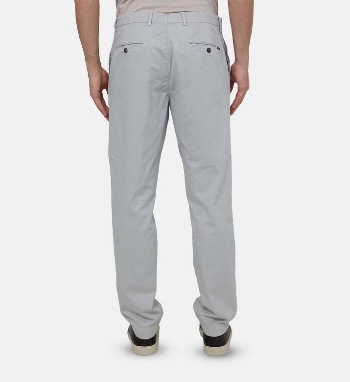 بنطال تشينو ساندرسون بقصة كلاسيكية