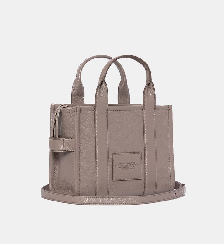 حقيبة جلدية صغيرة