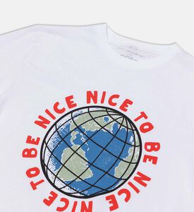 تيشيرت بطبعة كرة أرضية غرافيكية