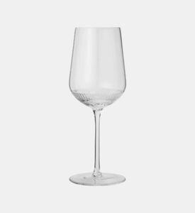 لحظات زجاج النبيذ الأحمر