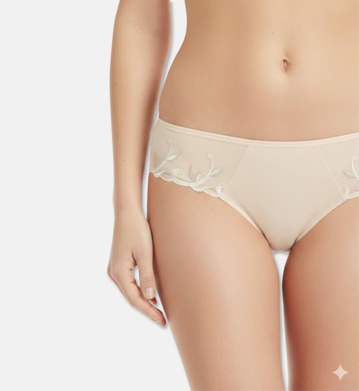 Simone Perele Brief, Model View