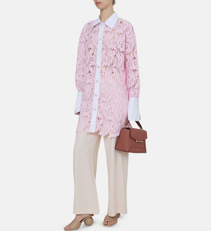 قميص دانتيل بأكمام طويلة