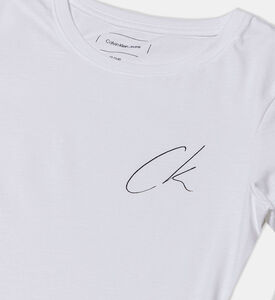 تيشيرت بأكمام قصيرة ضيق بتوقيع سي كاي