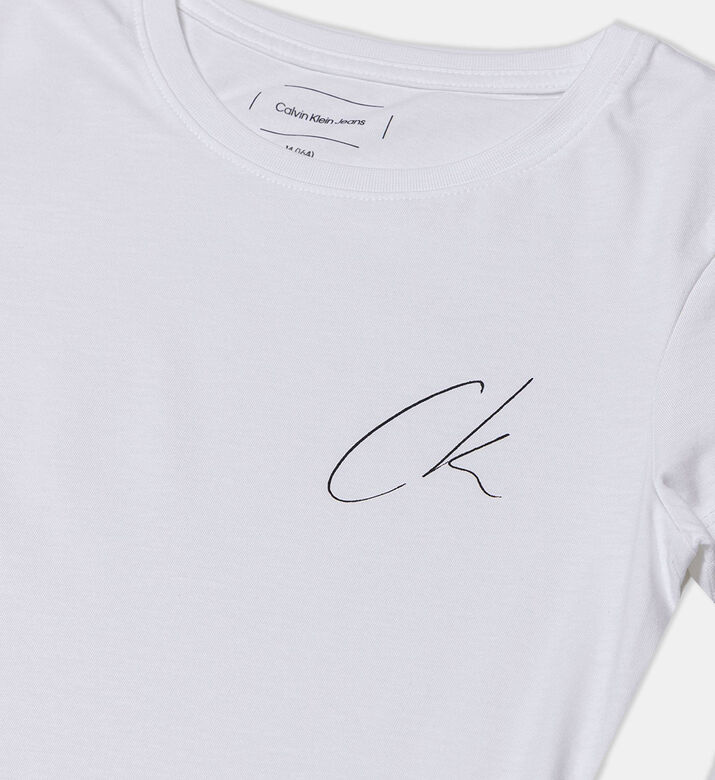 تيشيرت بأكمام قصيرة ضيق بتوقيع سي كاي