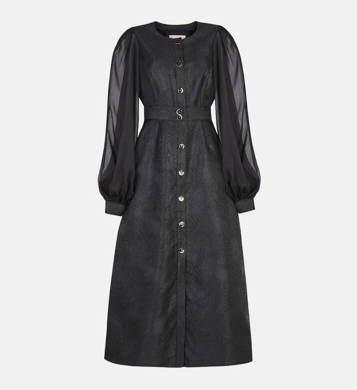 فستان بأكمام طويلة شفافة