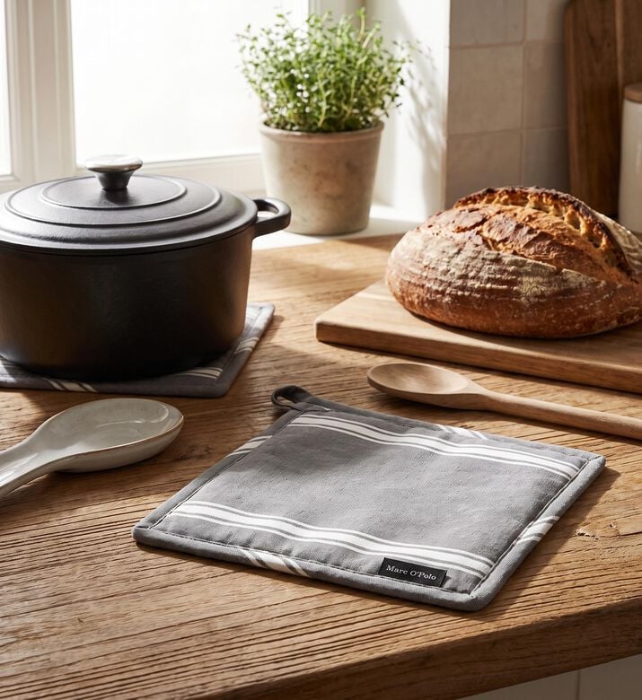 Marco Polo Lovon Potholder, Grey, 22x22-cm, Model View