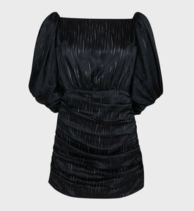 فستان قصير ببطانة شفافة