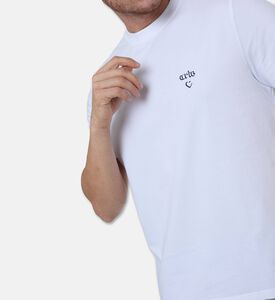 Arte Minimalist Embroidered Heart Logo T-shirt, White, M, Model View