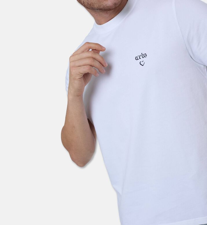 Arte Minimalist Embroidered Heart Logo T-shirt, White, M, Model View