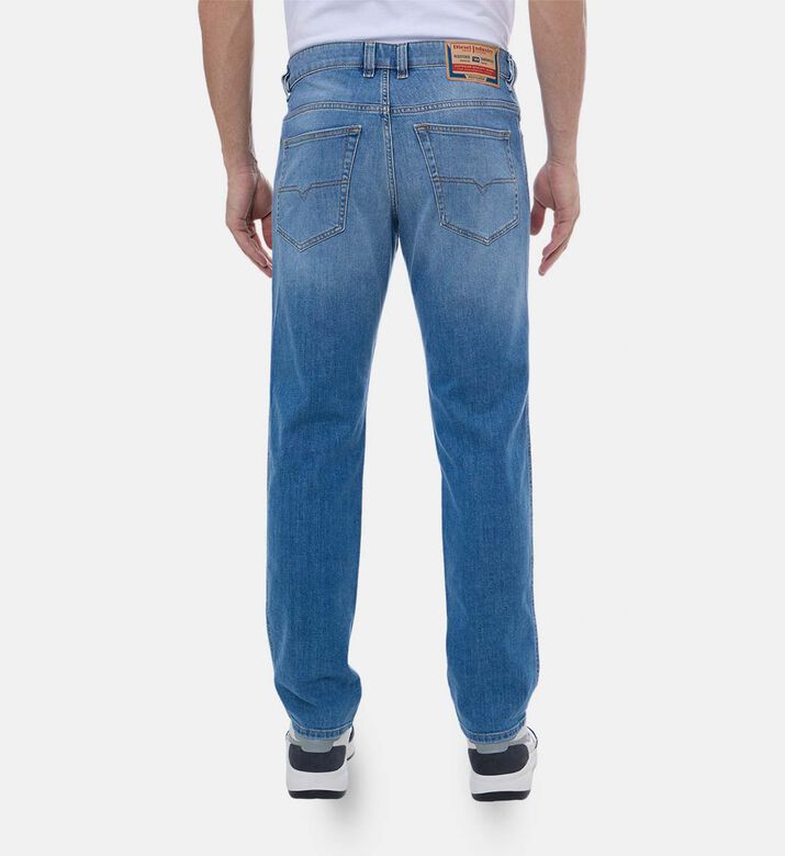 بنطال جينز بقصة عادية