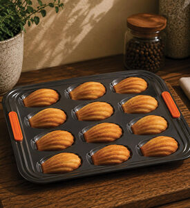 Le Creuset 12 Madeleine Tray, Packshot View