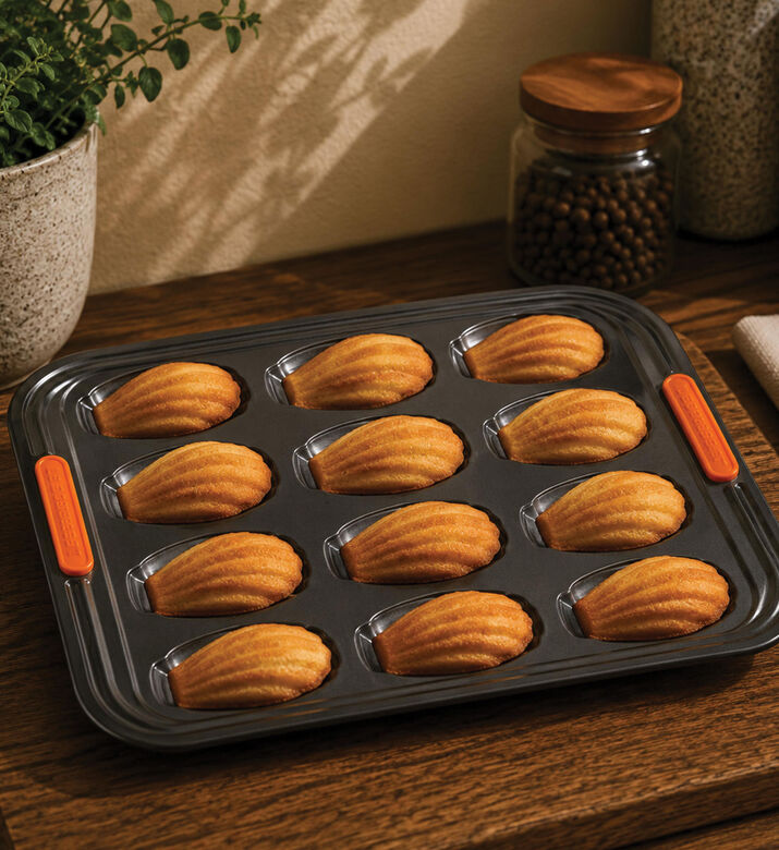 Le Creuset 12 Madeleine Tray, Packshot View