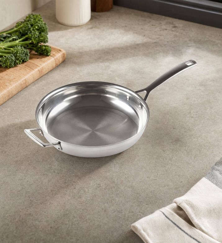 Le Creuset Stainless Steel Frying Pan, Model View