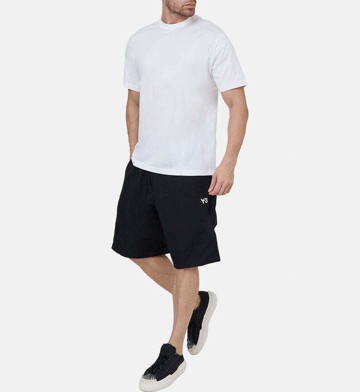 تيشيرت بأكمام قصيرة بطبعة غرافيكية