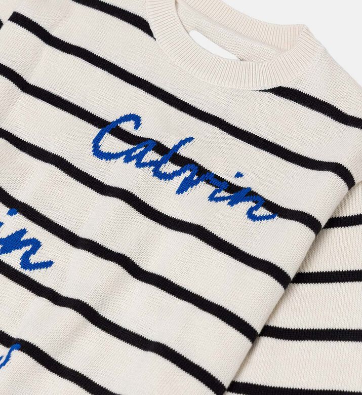 سترة بياقة دائرية بنقشة خطوط محبوكة